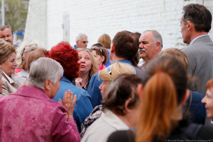 «Выпили, закусили и в храм»: на Острове началась война против палаток