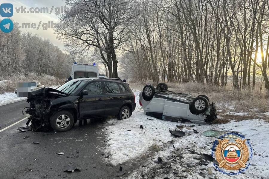 В Балтийском округе столкнулись два автомобиля, пострадал ребенок (фото)