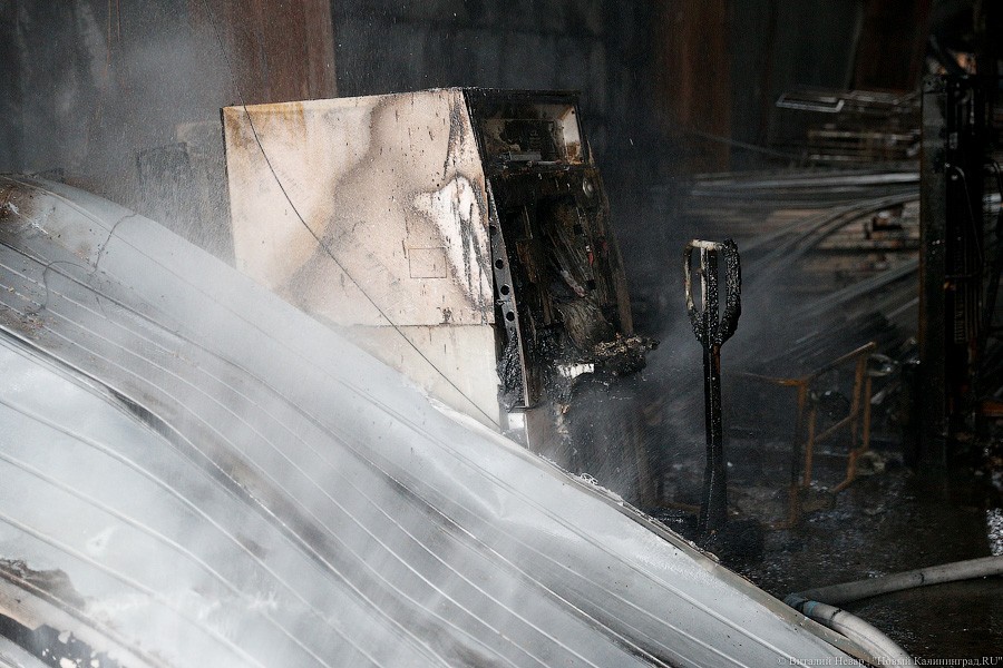 Огненное утро: как калининградские пожарные спасали винный склад