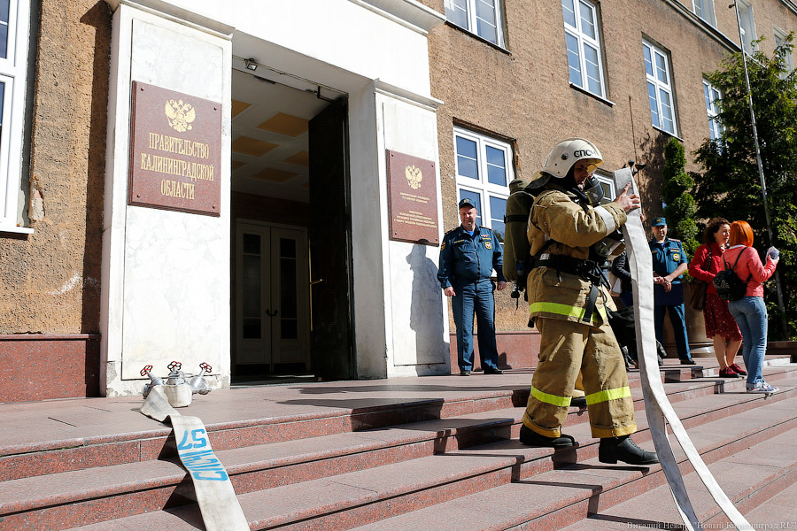 «Шланги, сирены, селфи»: как на Дмитрия Донского, 1, учились спасать всех врио