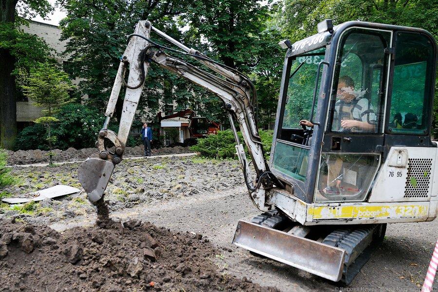 «Водрузить символ энергетики»: зачем перекопали сквер в центре Калининграда
