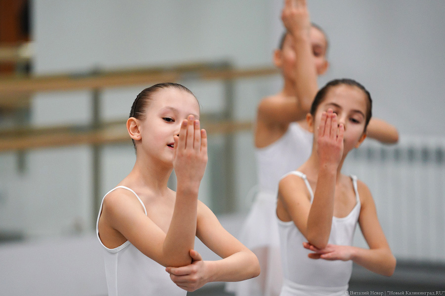 Па-де-де и пор-де-бра: Московская академия хореографии провела урок балета в Калининграде (фото)
