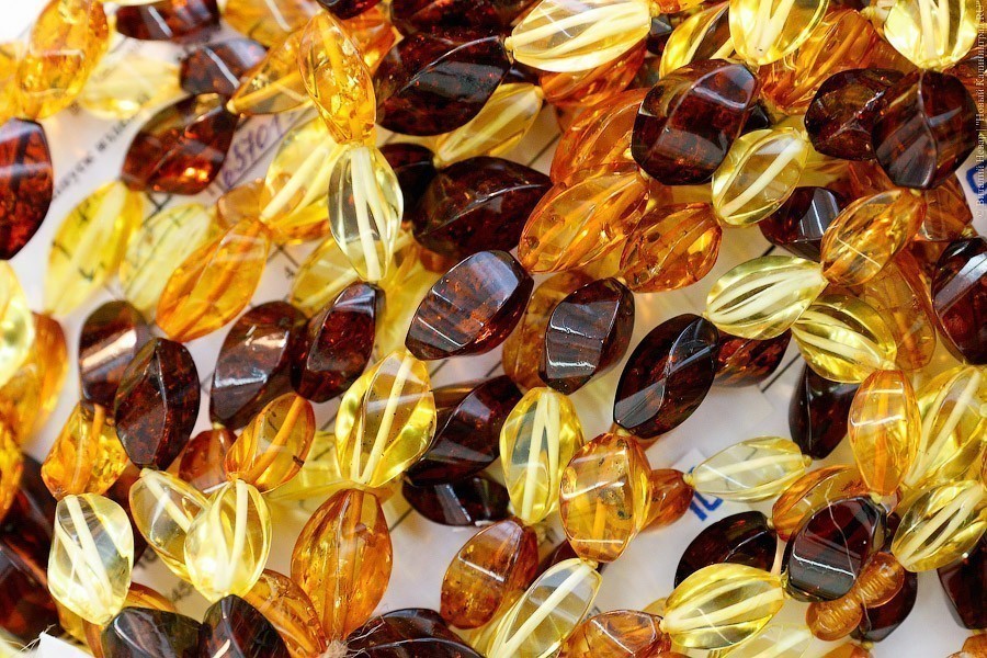 Чиновники обнаружили в Калининграде очередь в незаконно работавшей янтарной лавке