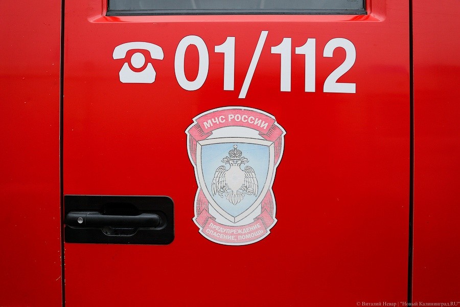 В Гурьевском округе пожарным пришлось тушить комбайн