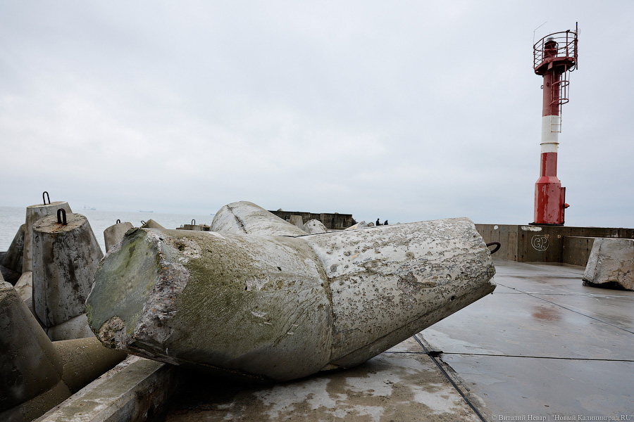 Тетраподы на куски: последствия шторма в Балтийске (фото)