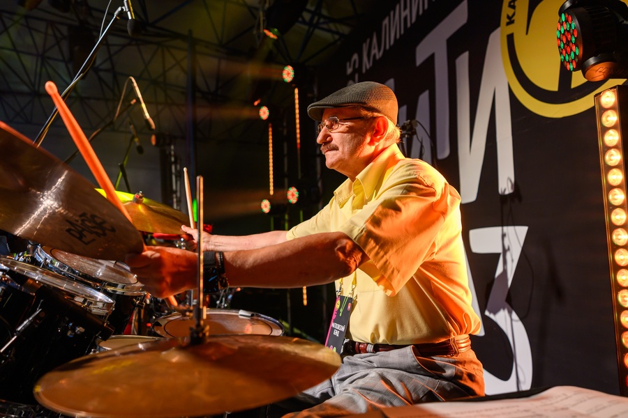 Дождь, зонты и музыка: как прошёл завершающий день «Калининград Сити Джаза»