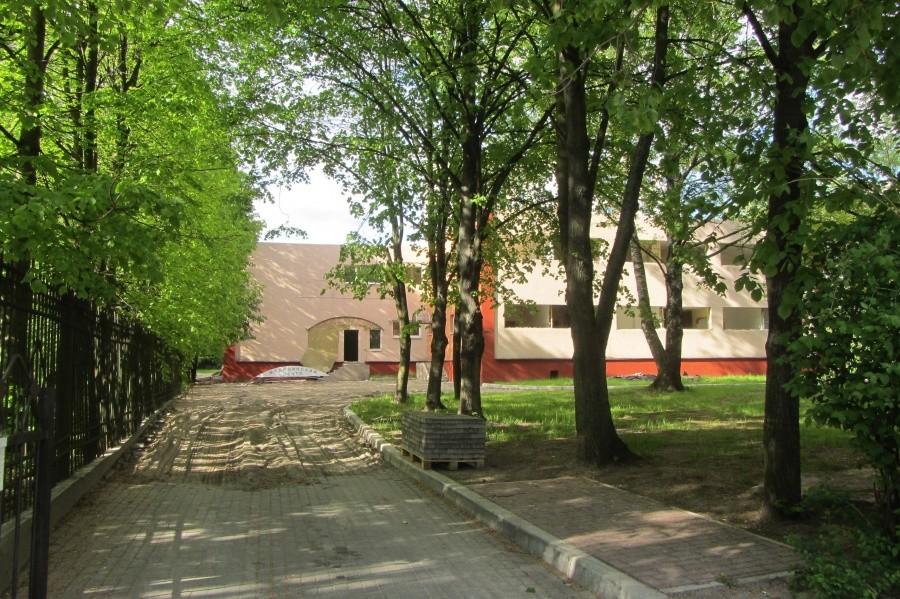 В Калининграде начался демонтаж детского сада в Малом переулке