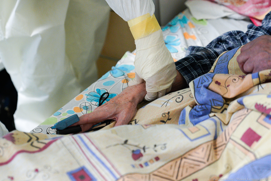 Минздрав: в России занято 235 из 255 тысяч коек для пациентов с COVID-19