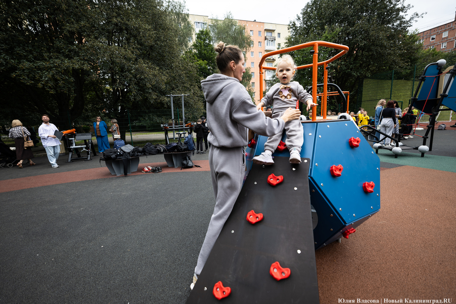 В Калининграде во второй раз за пятилетку открыли спортплощадку на Трибуца (фото)