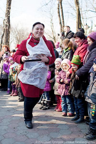 «Блинный бег»: первый городской забег с блинами на Масленицу (+видео)