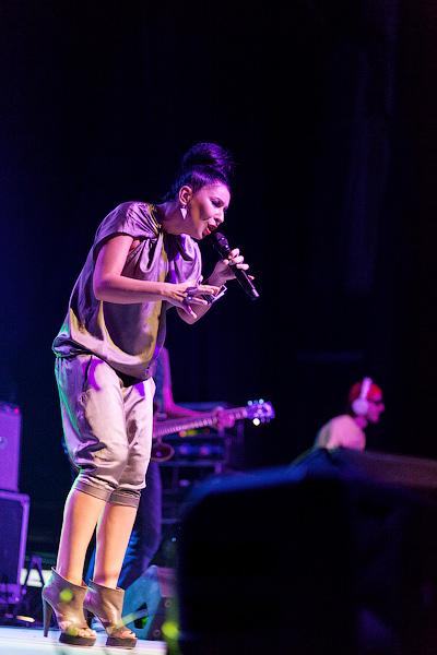 «Ну вот и поговорили»: фоторепортаж с концерта певицы Елки