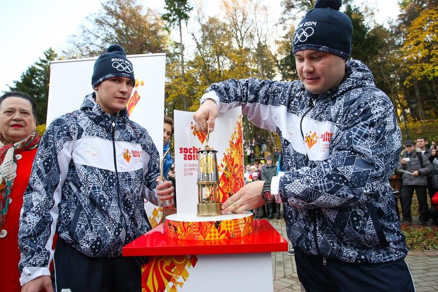 «Огоньку не найдется?»: Светлогорск встретил олимпийскую эстафету