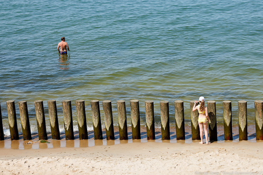 Забор поставили, люди остались: в Светлогорске перекрыли часть променада и пляжа (фото)