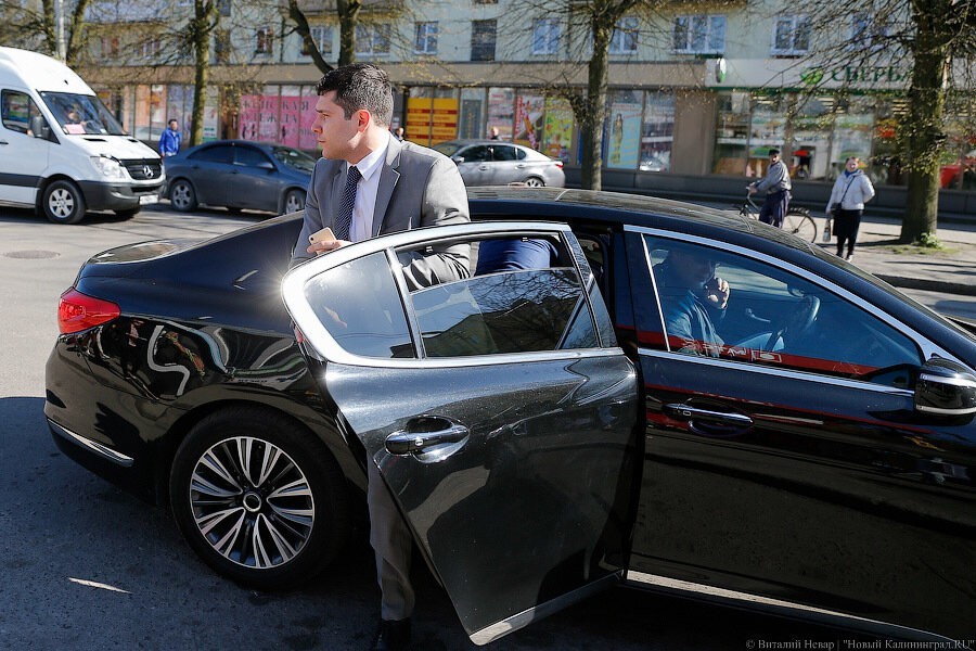 Автобаза правительства Калининградской области покупает новые машины в Петербурге