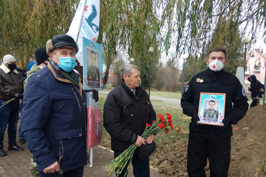 В Нивенском перезахоронили останки 15 красноармейцев (фото)