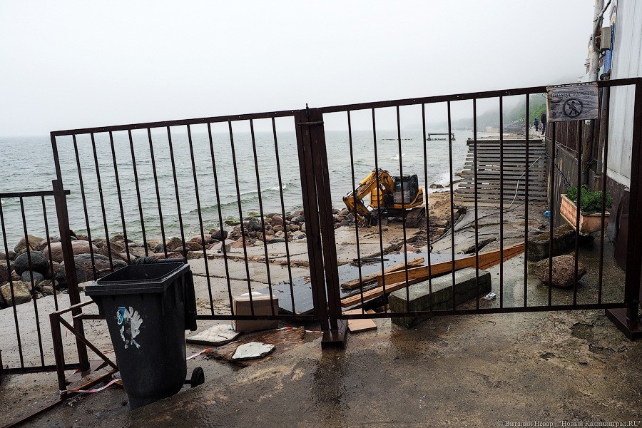 Обломки прошлого: как в Светлогорске разбирают старый променад (фото)