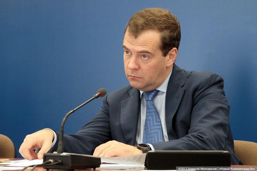«Второе лицо»: премьер Медведев в фотографиях