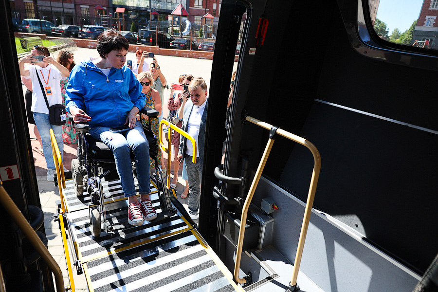 Эксклюзивный проект: в Калининграде появился туравтобус для колясочников (фото)