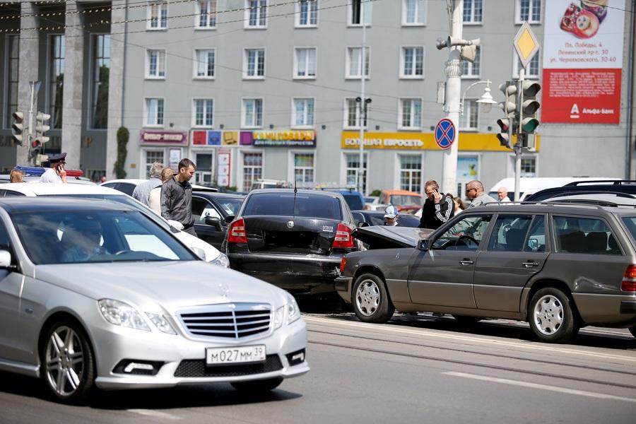 Не разъехались: крупная авария в центре города 