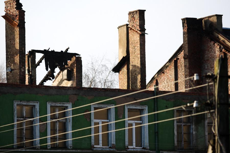 «Мы обиваем пороги, а толку нет!»: власти не спешат ремонтировать сгоревшие дома в Советске