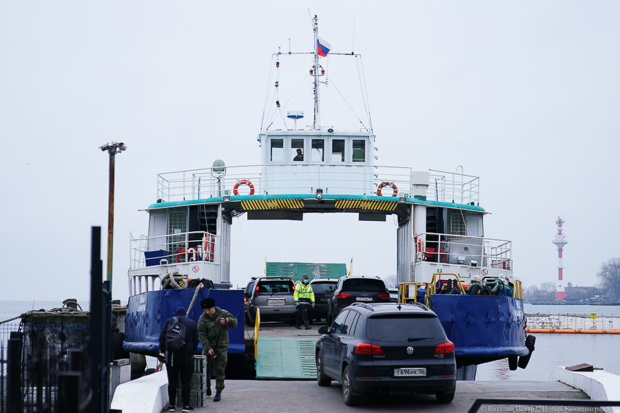 Жители Балтийской косы не смогли переправиться домой из-за сильного ветра