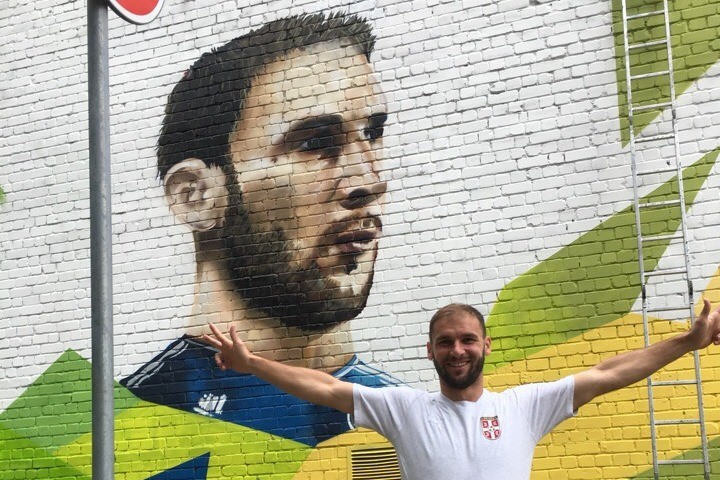 Капитан футбольной сборной Сербии подписал граффити в Светлогорске
