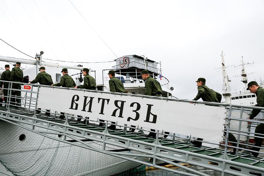 За кремлевскими стенами: 10 калининградцев отправились в Президентский полк