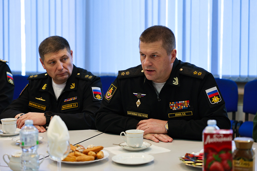 Был учителем, осталось трое детей: вдове контрактника из Гусева вручили золотую звезду (фото)