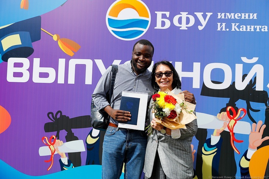 Конфедератки ввысь: в Кафедральном соборе вручили дипломы выпускникам БФУ 