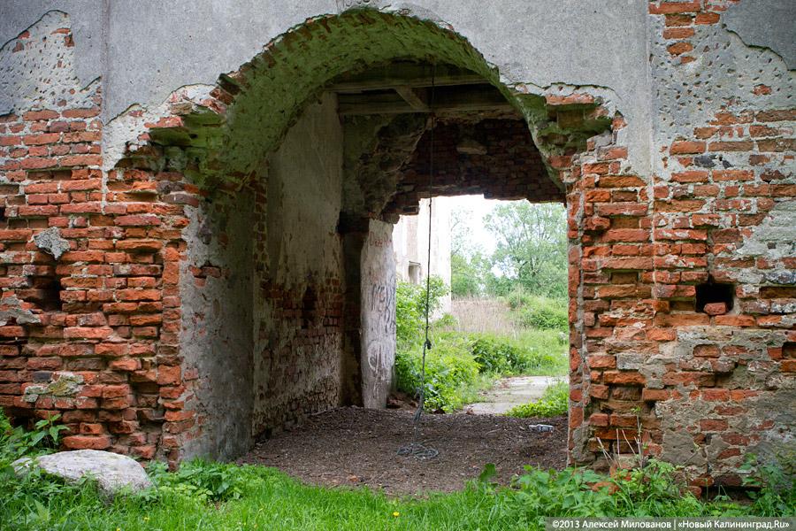 Газ и кости: в кирхе 15-го века в Зеленополье рушатся стены и исчезают захороненные останки