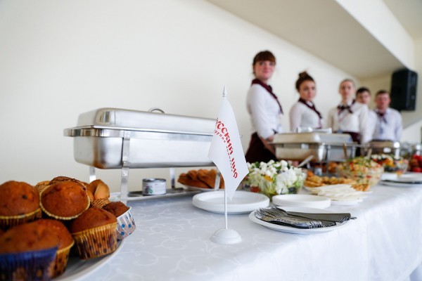 Кейтеринговая компания «Русский пир»: кофе-брейк и деловой фуршет по правилам