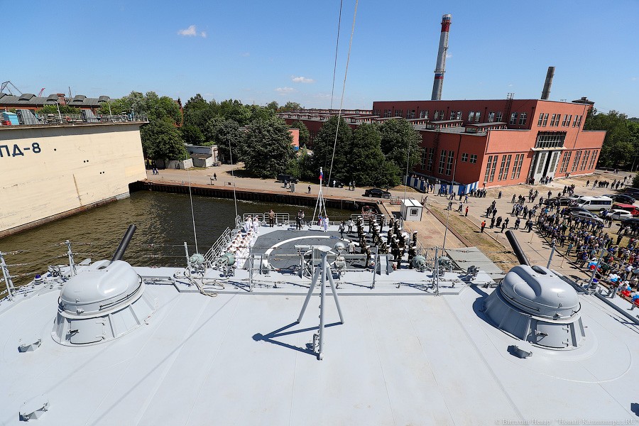 Трудный путь во флот: на БДК «Иван Грен» подняли Андреевский флаг