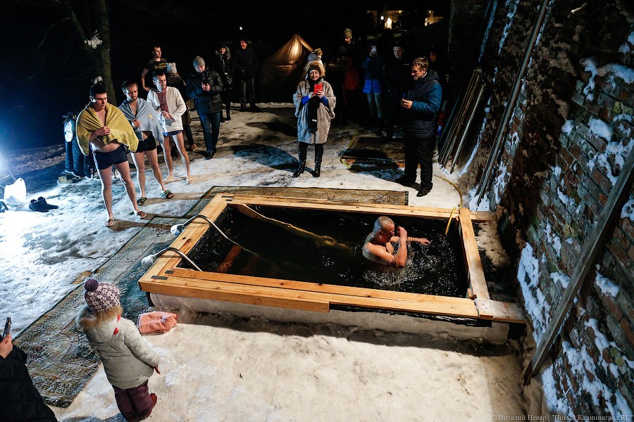 Окунулся, перекрестился: как прошли Крещенские купания в Калининграде (фото)