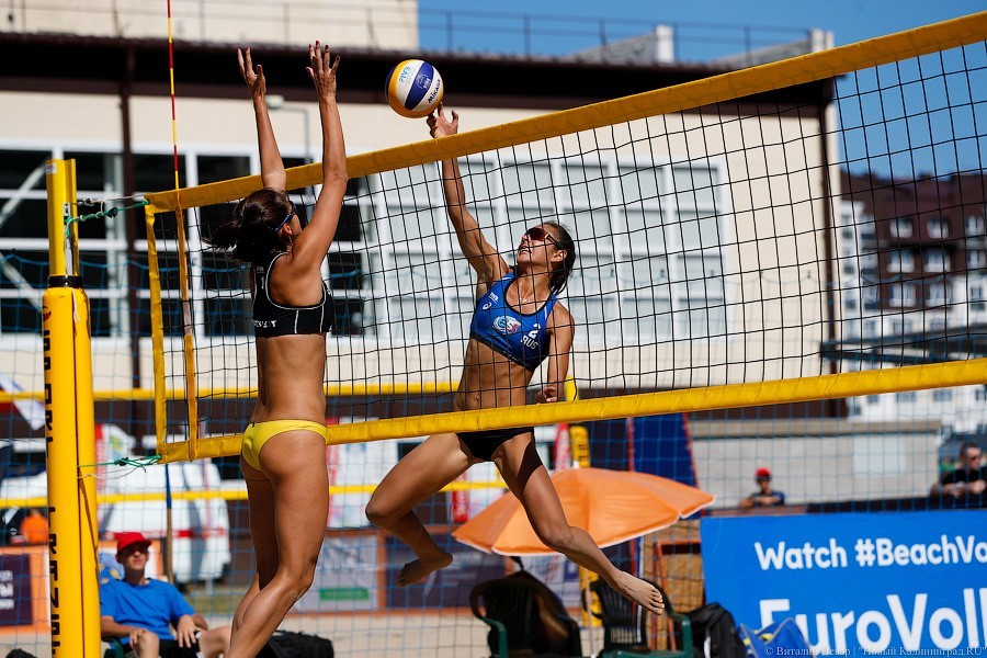 Лежали на пляже? Вот что было на песчаных кортах совсем рядом с вами (фото)