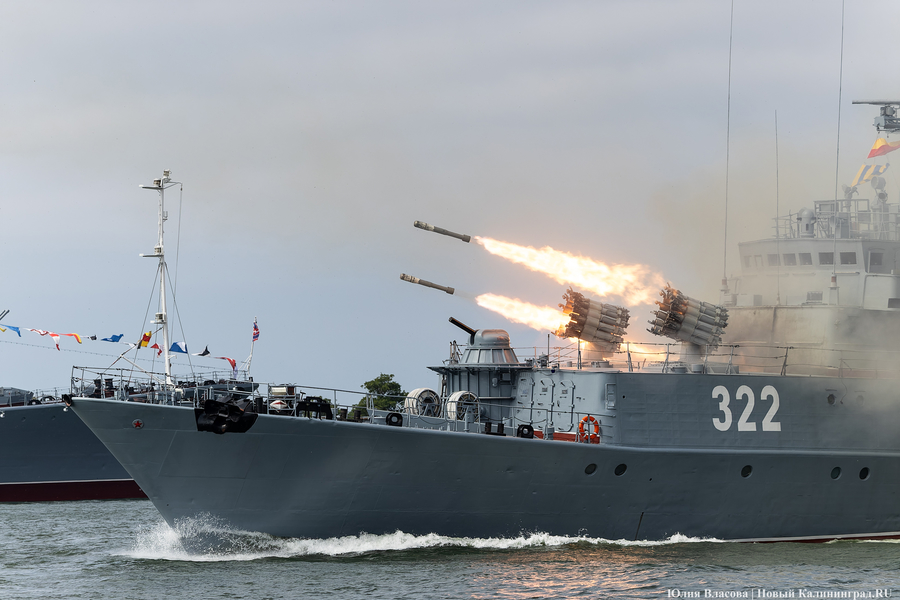 День ВМФ в Балтийске: как прошел парад кораблей Балтфлота (фото)