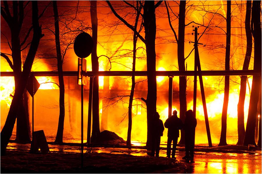 В Чкаловске сгорело общежитие Минобороны, один человек погиб