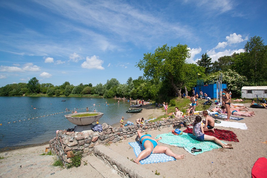 Власти пояснили, почему купание на озере Шенфлиз стало безопасным   