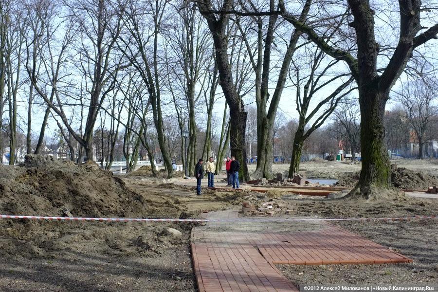 «Могила плитки»: набережная Верхнего озера после зимы