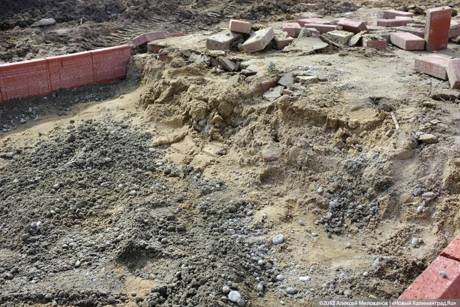 «Могила плитки»: набережная Верхнего озера после зимы