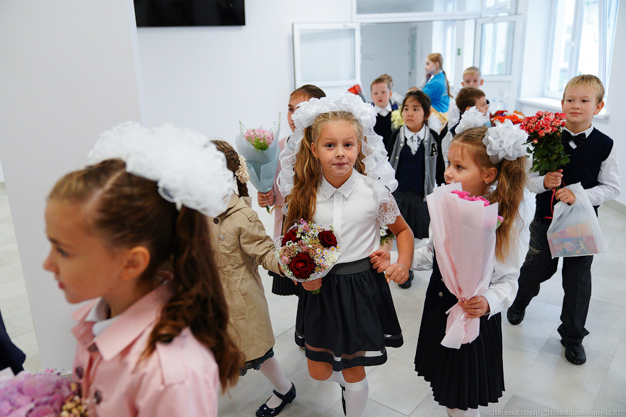 Серьёзное дело: как прошла первая линейка в самой новой школе Калининграда