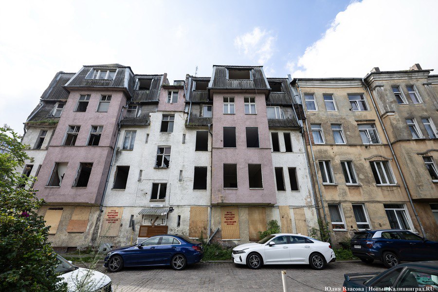 Расселен и заколочен: исторический дом в центре Калининграда готовят к сносу (фото)