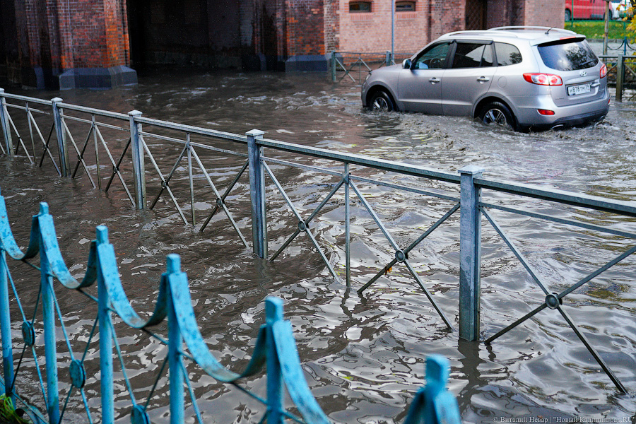 Другой берег улицы: Калининград затопило после шторма (да, опять)