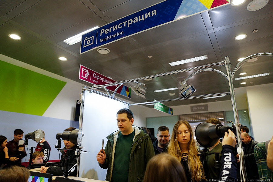 Билет в мундиаль: как в Калининграде паспорта болельщикам вручали