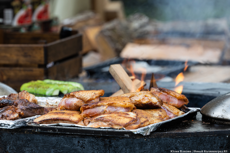 Прикидываясь Кантом: у Кафедрального собора открылась ярмарка (фото)