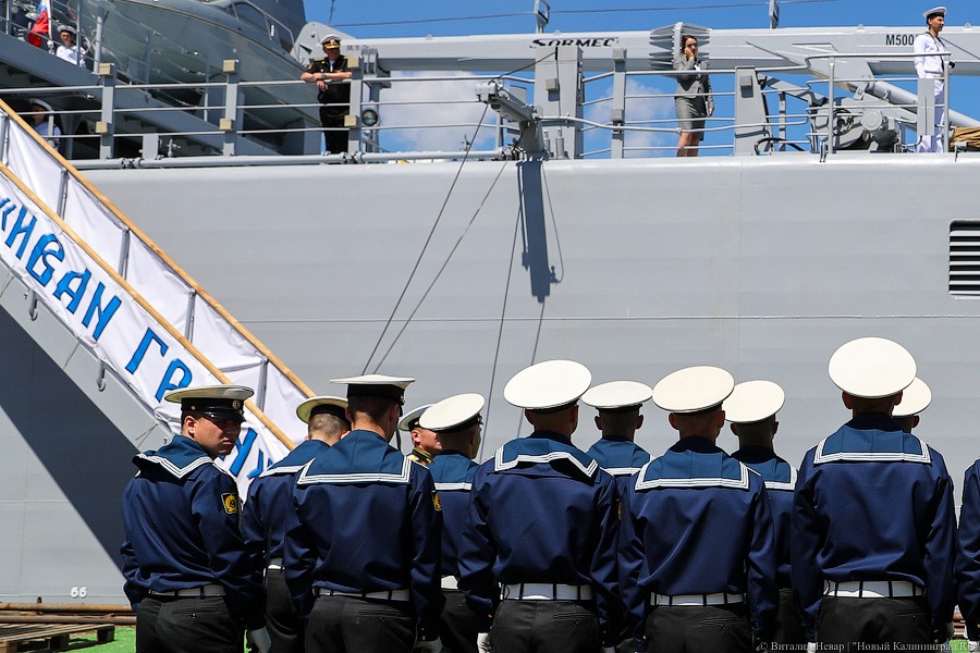 Трудный путь во флот: на БДК «Иван Грен» подняли Андреевский флаг