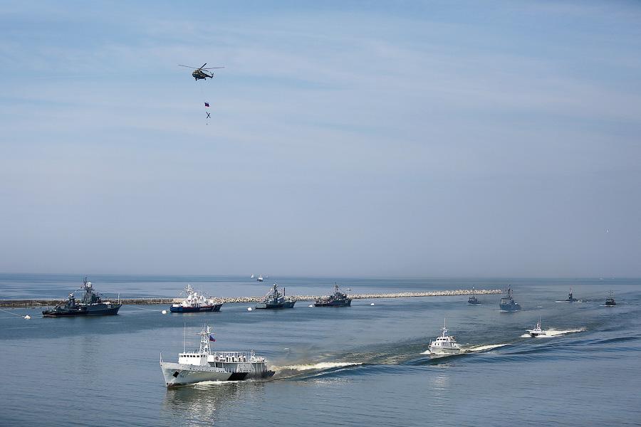 Те же и Лужков: парад в честь Дня ВМФ в Балтийске (фото)
