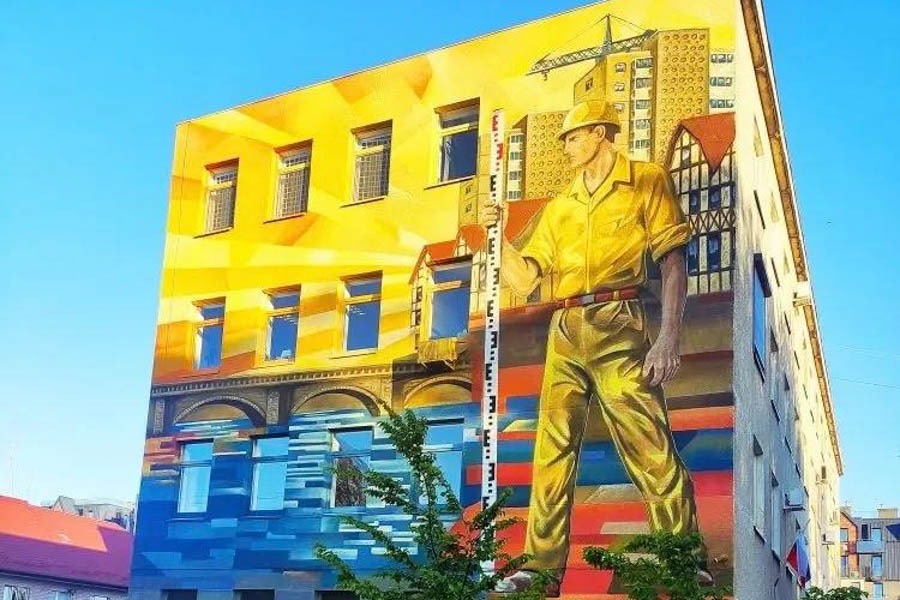В Московском районе появился мурал, посвящённый 80-летию Калининграда (фото)
