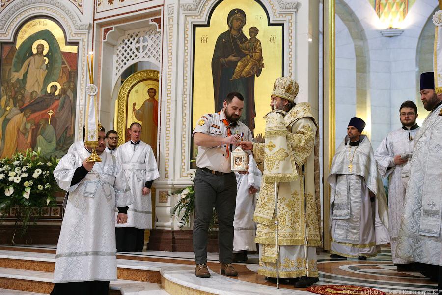 С огнем мира: как в Калининграде прошла рождественская служба