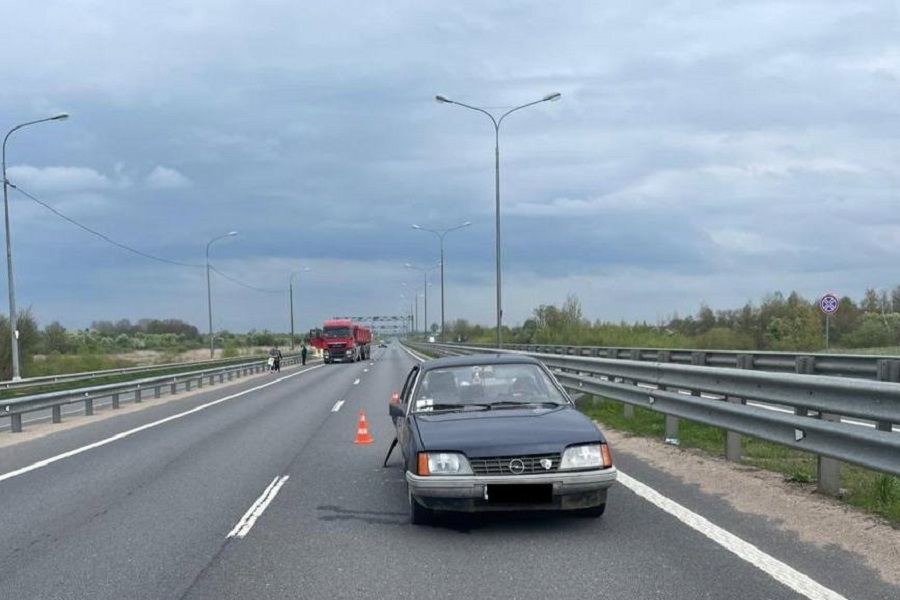 Под Гурьевском не соблюдавший дистанцию водитель «МАНа» совершил ДТП с пострадавшими (фото)