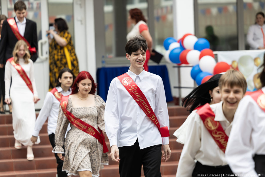 Под вальс из старого фильма: как проходил «Последний звонок» в школе № 6